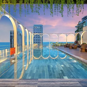 Golden Lotus Luxury - Complimentary Daily Afternoon Tea Отель Дананг